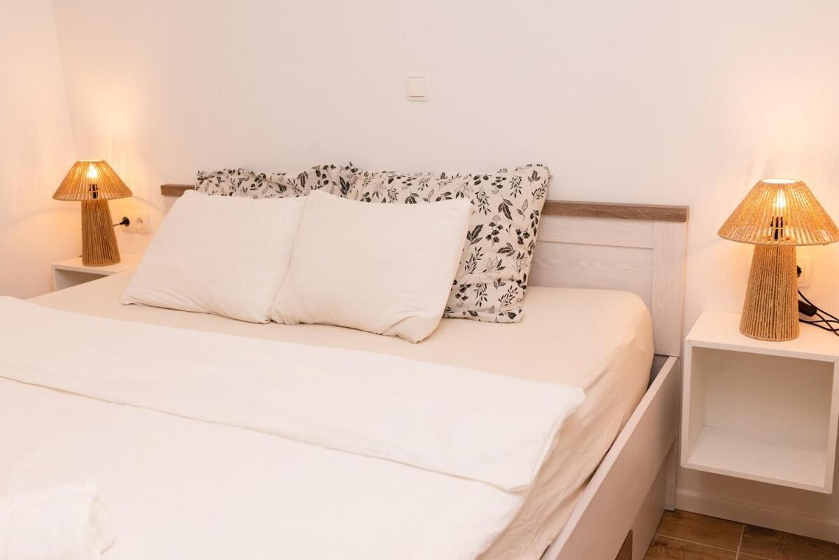 חוואר Hvar Home Apartments מראה חיצוני תמונה